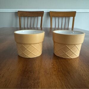 Waffle cone ice cream bowl set